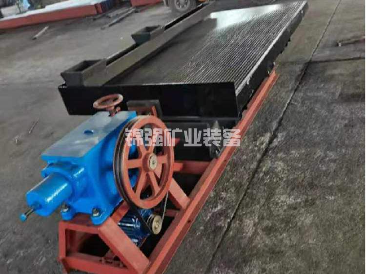洗金摇床|淘金摇床|砂金矿摇床选矿设备多少钱？哪家比较好？(图3)
